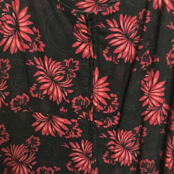 Beautiful floral dress - Picture 3 of 3